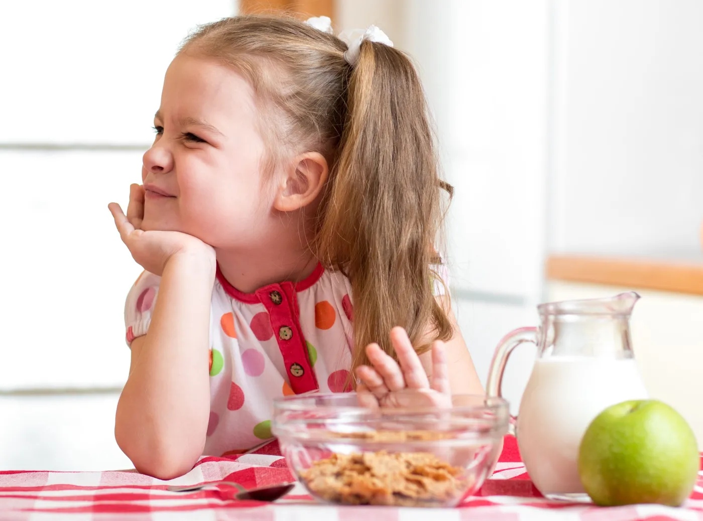 Dziewczynka nie chce jeść