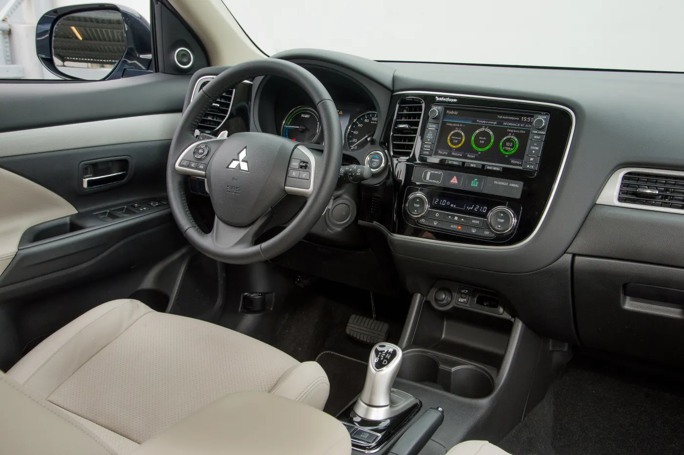 6443811-mitsubishi-outlander-phev.jpg