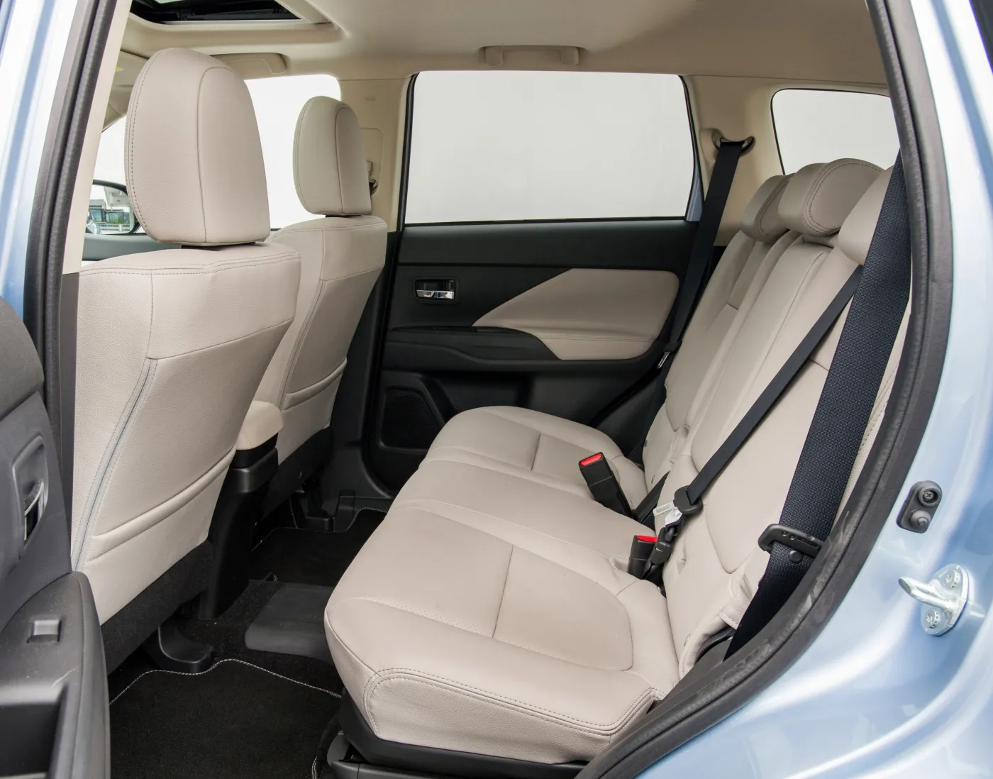 6443898-mitsubishi-outlander-phev.jpg