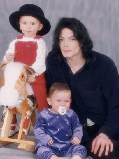 6513688-michael-jackson-z-dziecmi.jpg