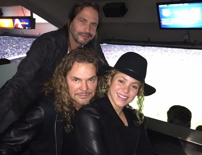 Shakira i muzycy grupy Maná