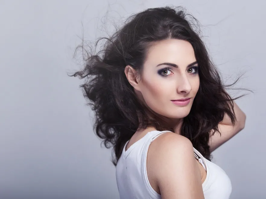 Kobieta w pięknym makijażu