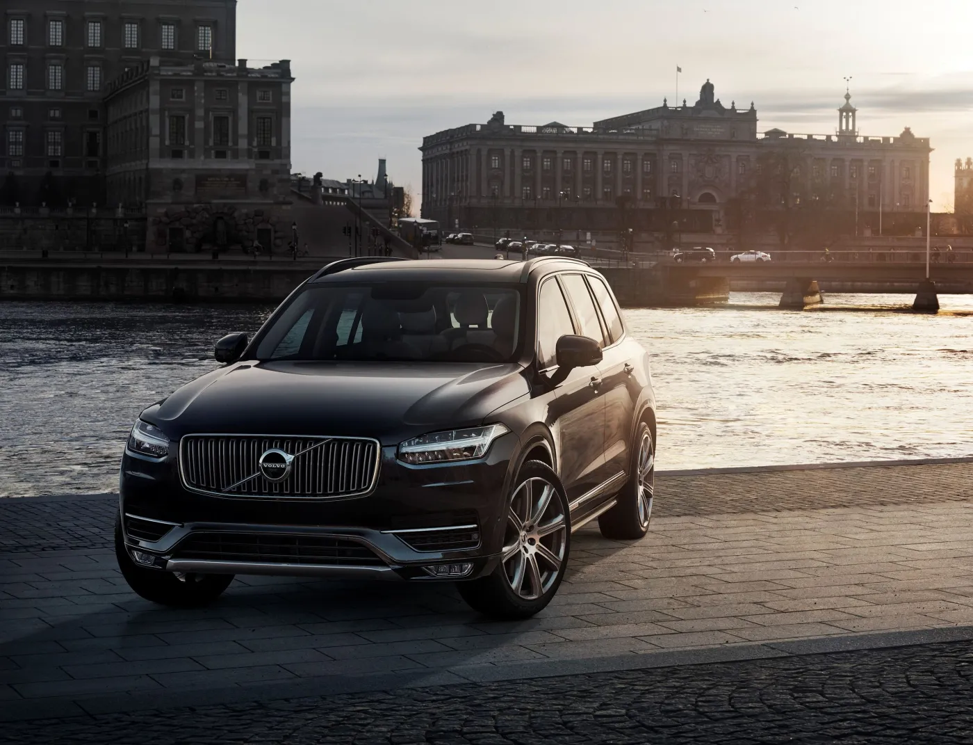 6841495-volvo-xc90-first-edition.jpg