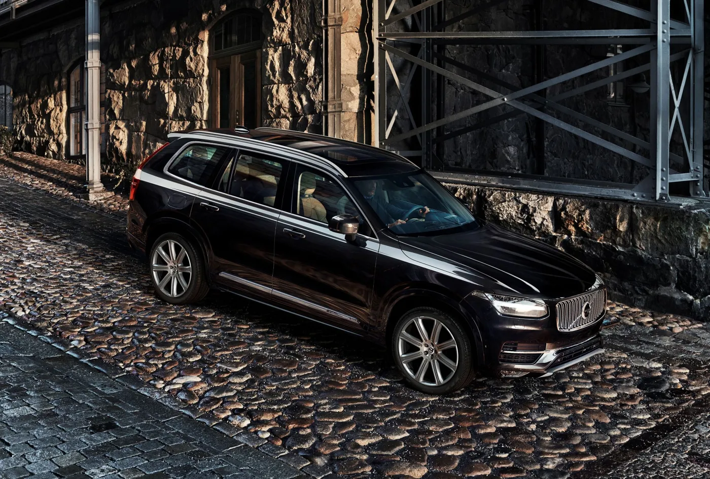 6841640-volvo-xc90-first-edition.jpg