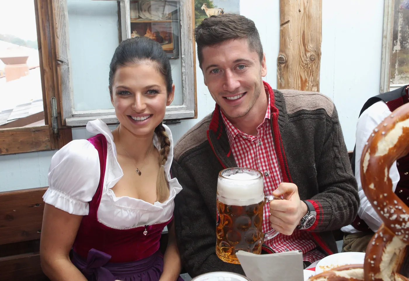 Lewandowscy na Oktoberfest. W takich strojach jeszcze ich nie widzieliście