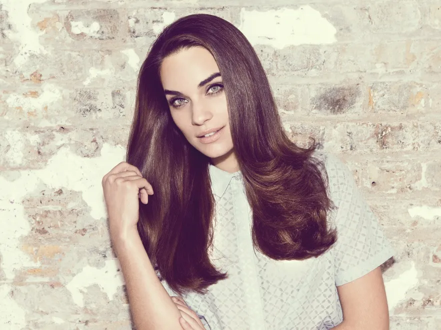 Pełnia objętości: 7 fryzur z długich włosów na każdy dzień tygodnia krok po kroku