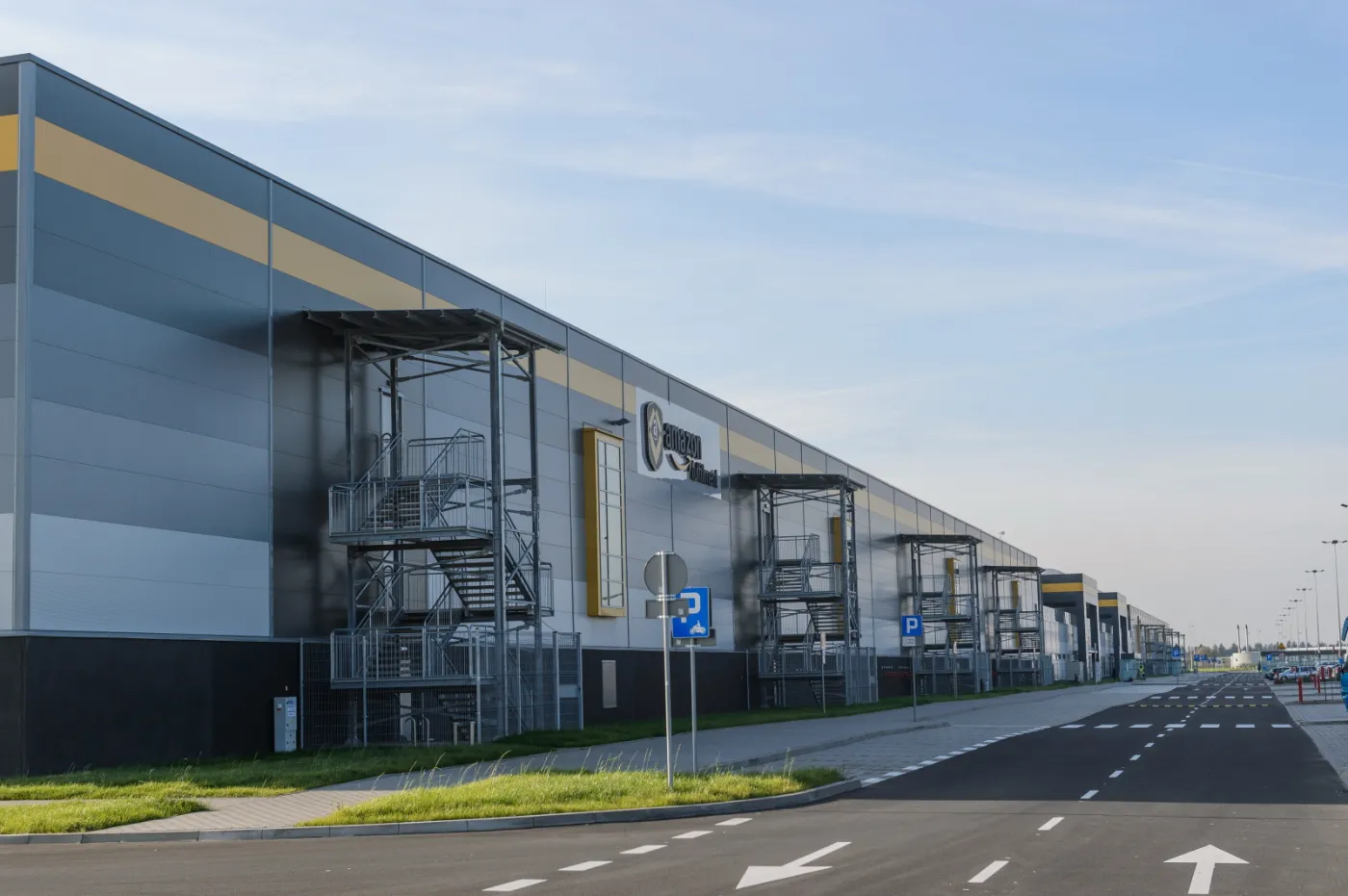 6993852-centrum-logistyczne-amazon.jpg