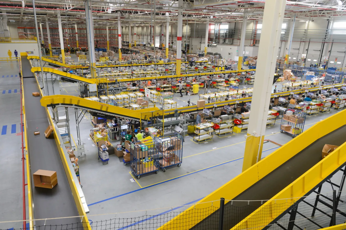 6994055-centrum-logistyczne-amazon.jpg