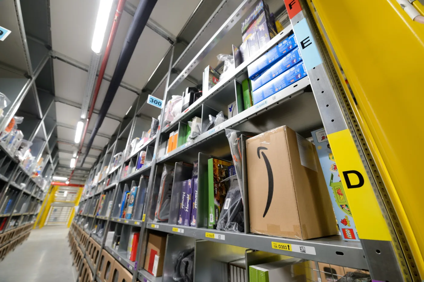 6994254-centrum-logistyczne-amazon.jpg
