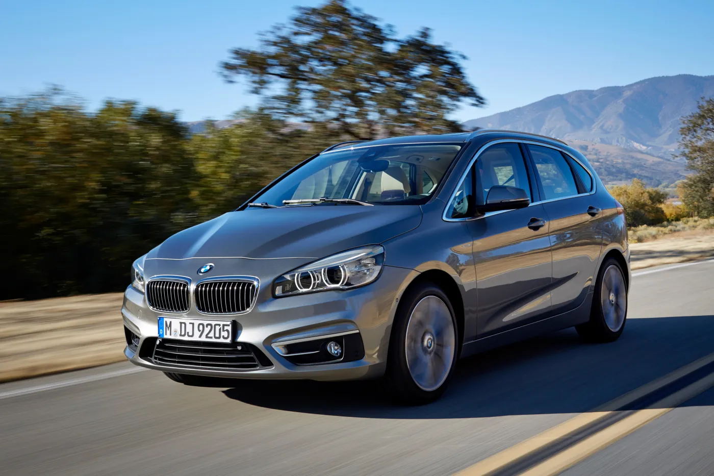 7490167-bmw-serii-2-active-tourer.jpg