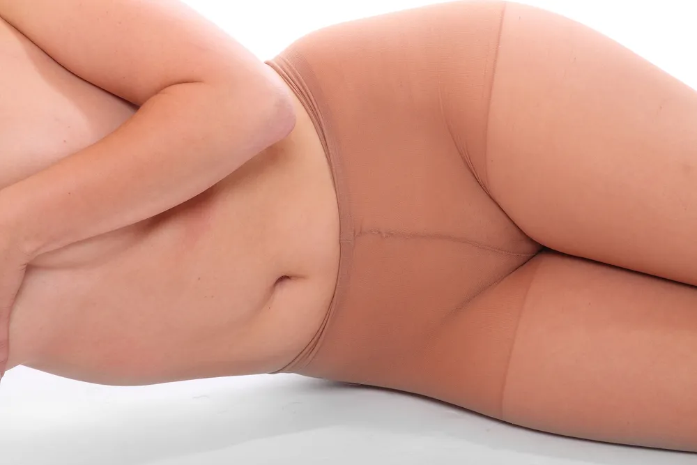 Otyła kobieta w bieliźnie