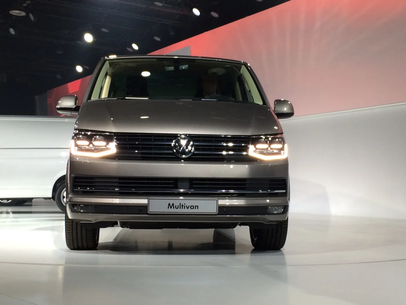 7660437-volkswagen-transporter-t6.jpg