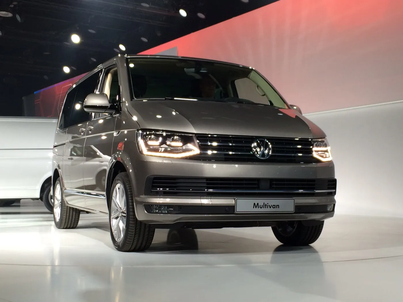 7660321-volkswagen-transporter-t6.jpg