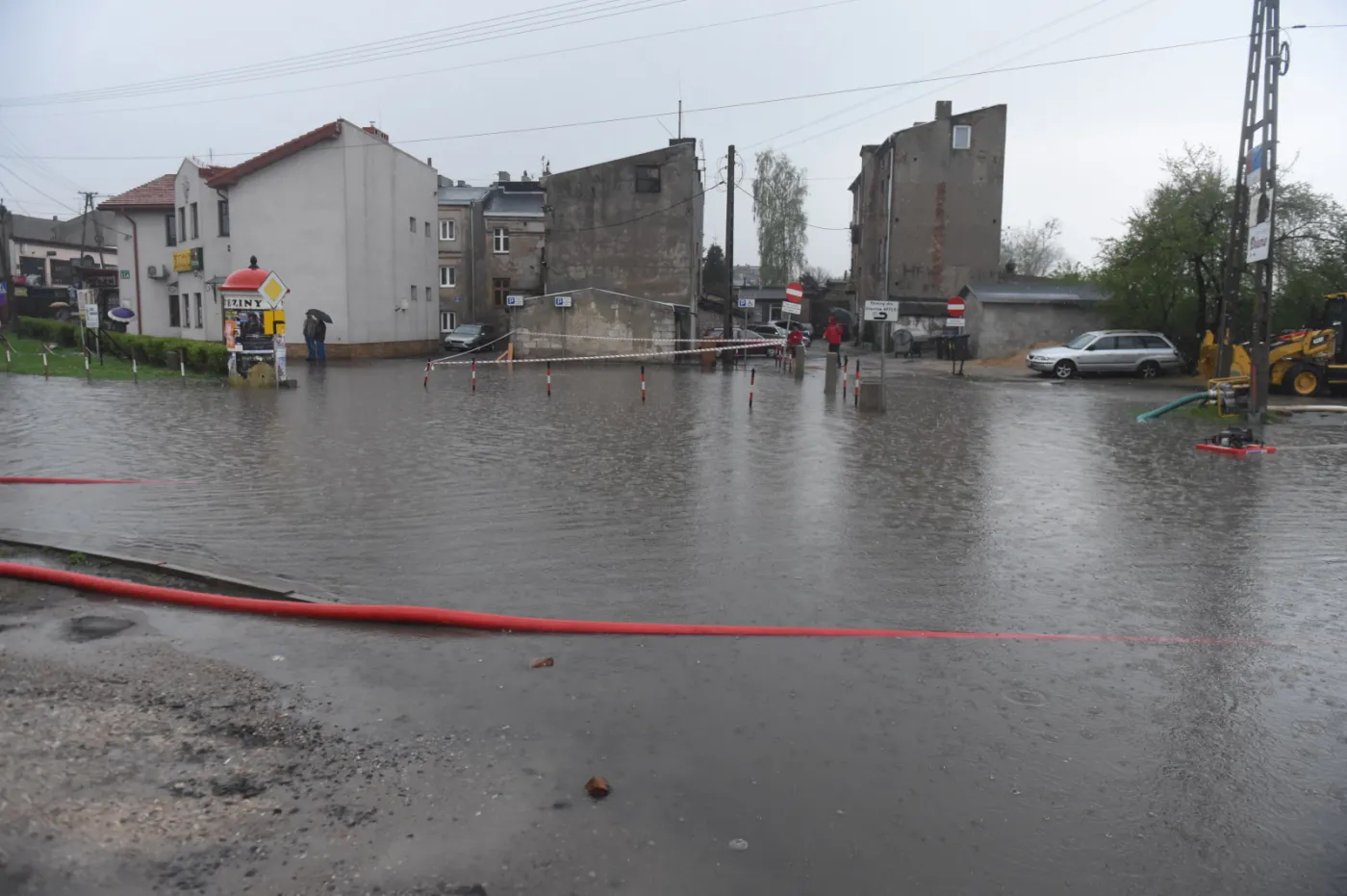 Ulewy przechodzą nad Polską. Wiele podtopionych budynków w Brzezinach