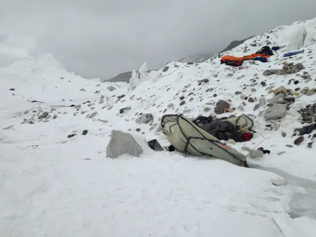 Polski himalaista o lawinie pod Everestem: Nad głowami latały kamienie o średnicy 2-3 metrów