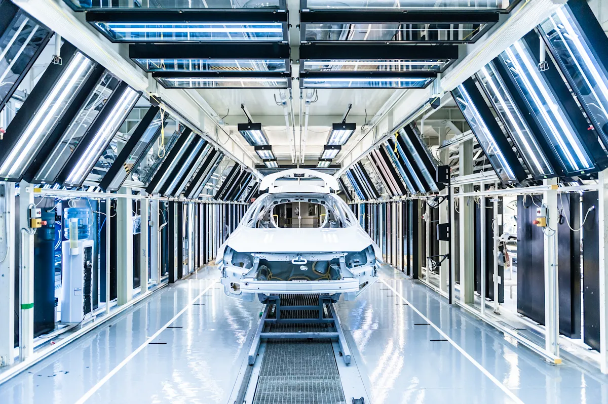 Przemysł motoryzacyjny w Polsce rośnie w siłę. Opel i Volkswagen prężą muskuły