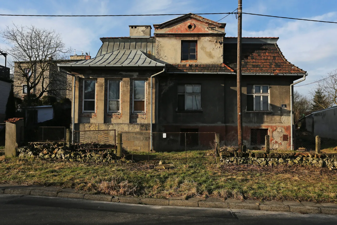 Makabryczna historia "Czerwonego domu" w Krakowie. Z jego okien komendant obozu Amon Göth strzelał do więźniów