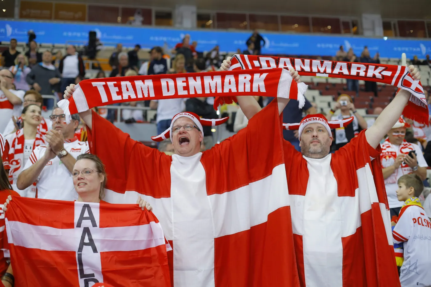 7343113-kibice-reprezentacji-danii.jpg