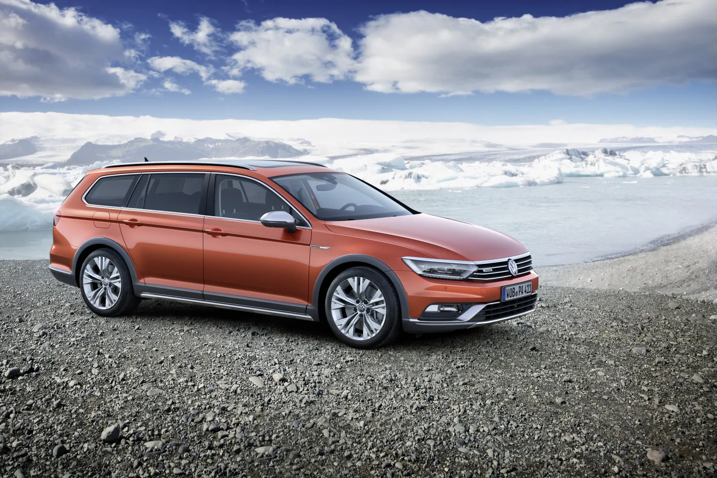 7447688-volkswagen-passat-alltrack.jpg