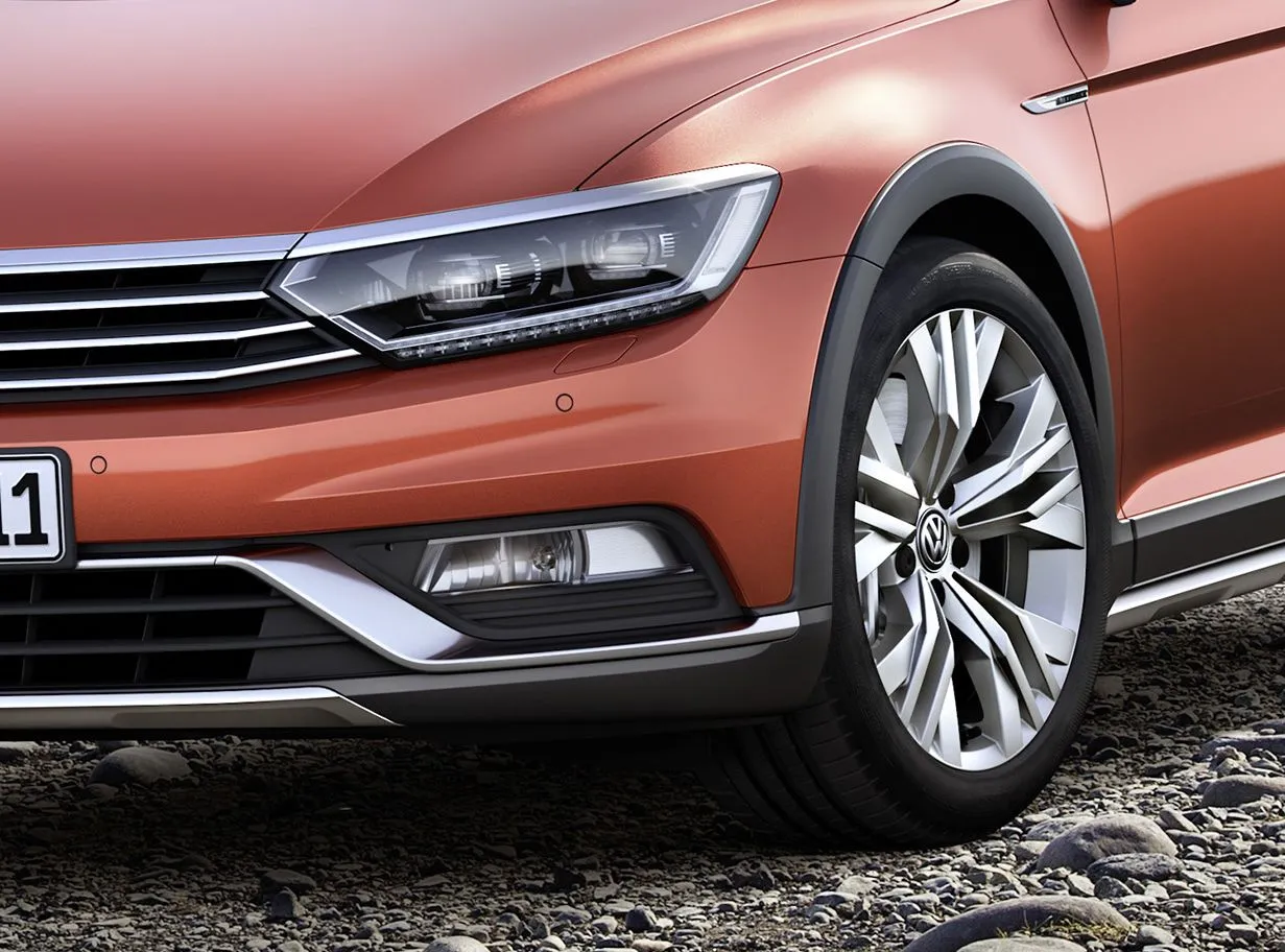 Wymasuje i dopieści. Tak wygląda nowy volkswagen passat alltrack . ZDJĘCIA