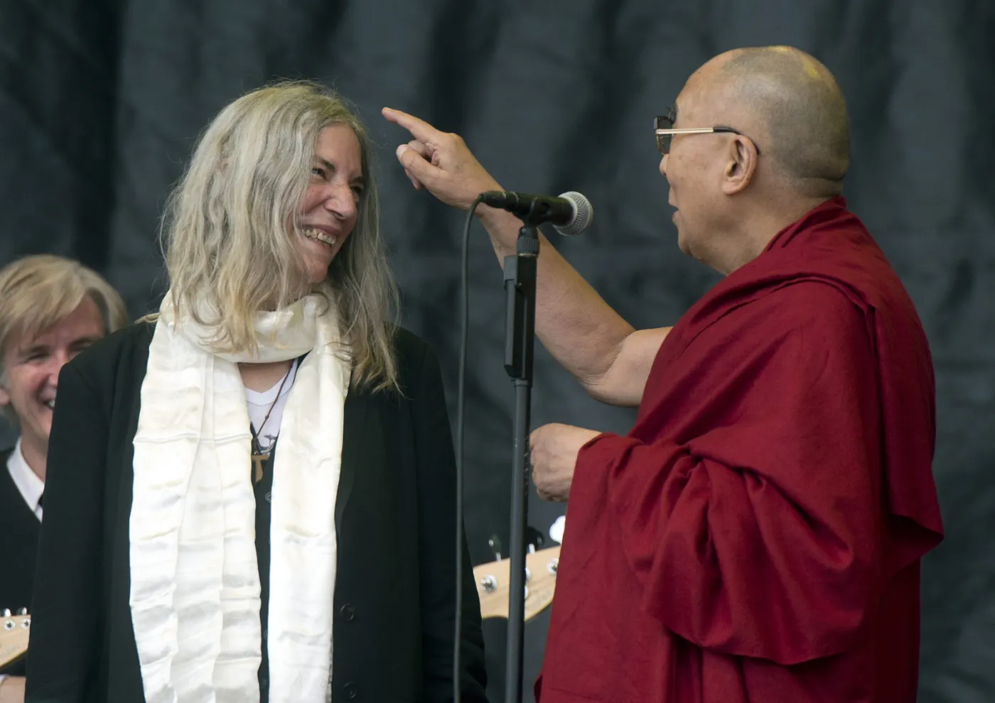 7924076-dalai-lama-i-patti-smith.jpg