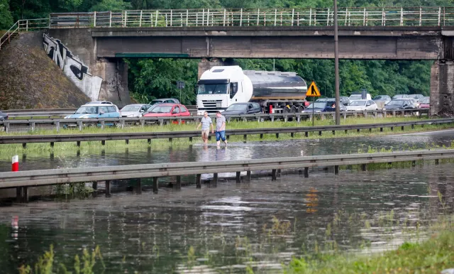 Nawałnice i gradobicia nad Polską. Mogą pojawić się nawet trąby powietrzne