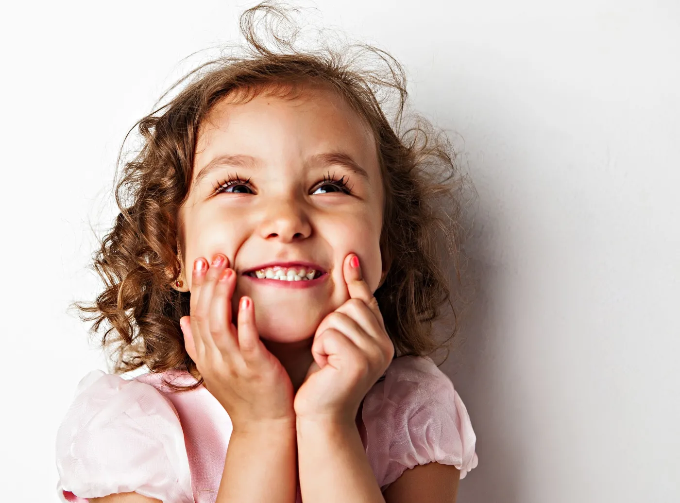 Uśmiechnięta dziewczynka