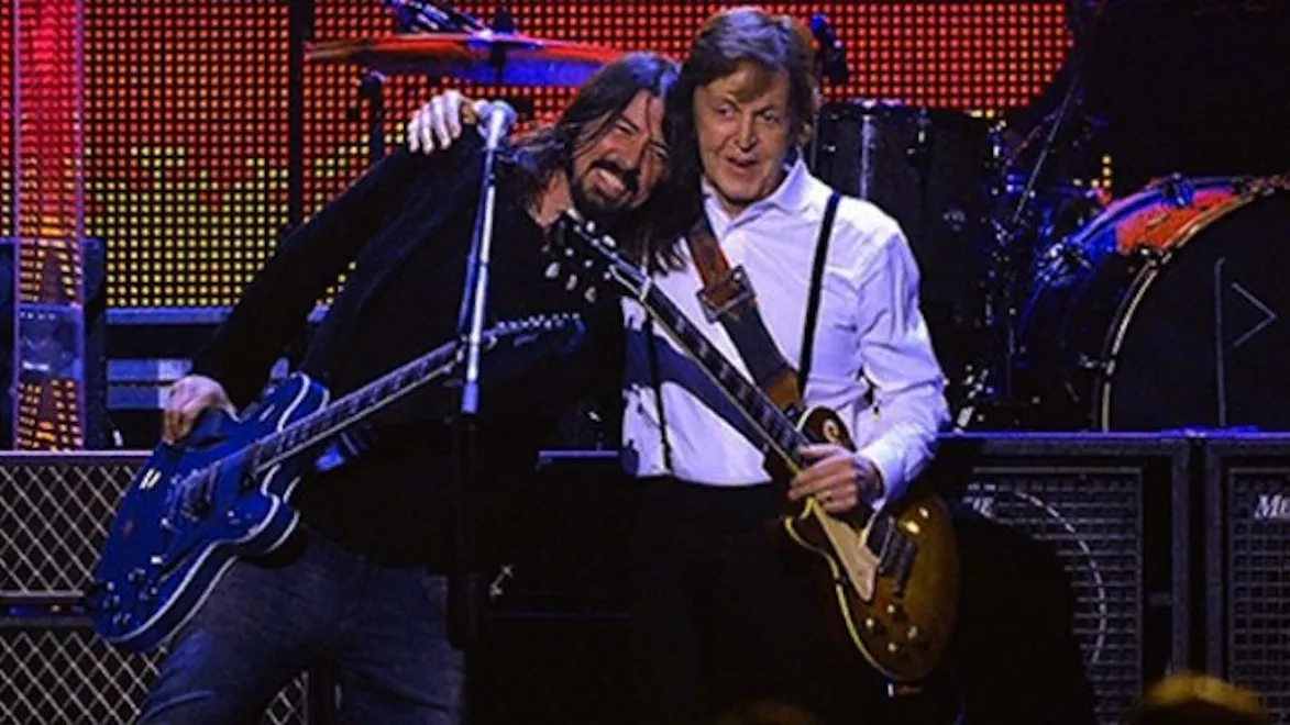 Paul McCartney gra z Dave'em Grohlem – zobacz!