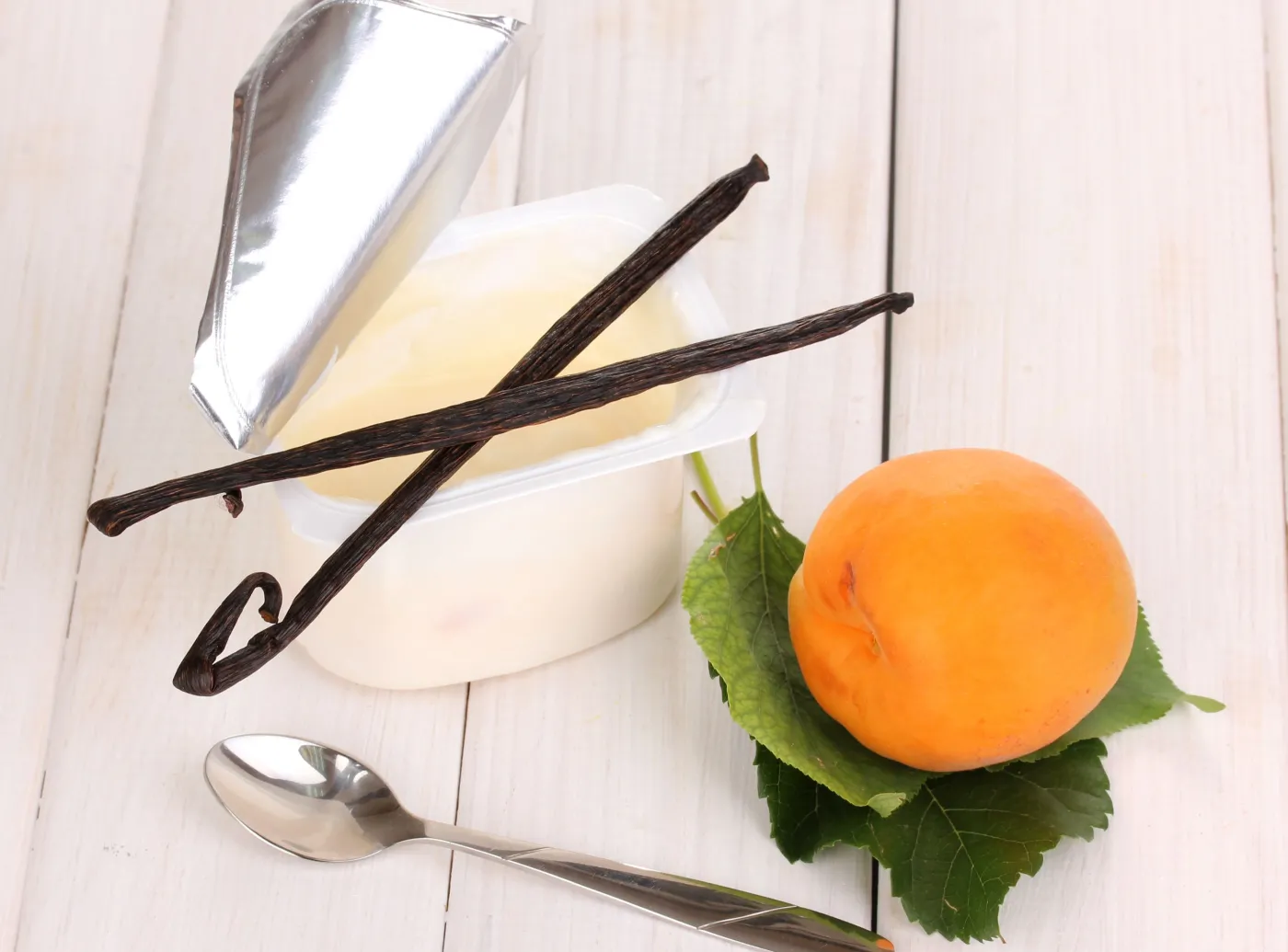 Jogurt z wanilią i morelą