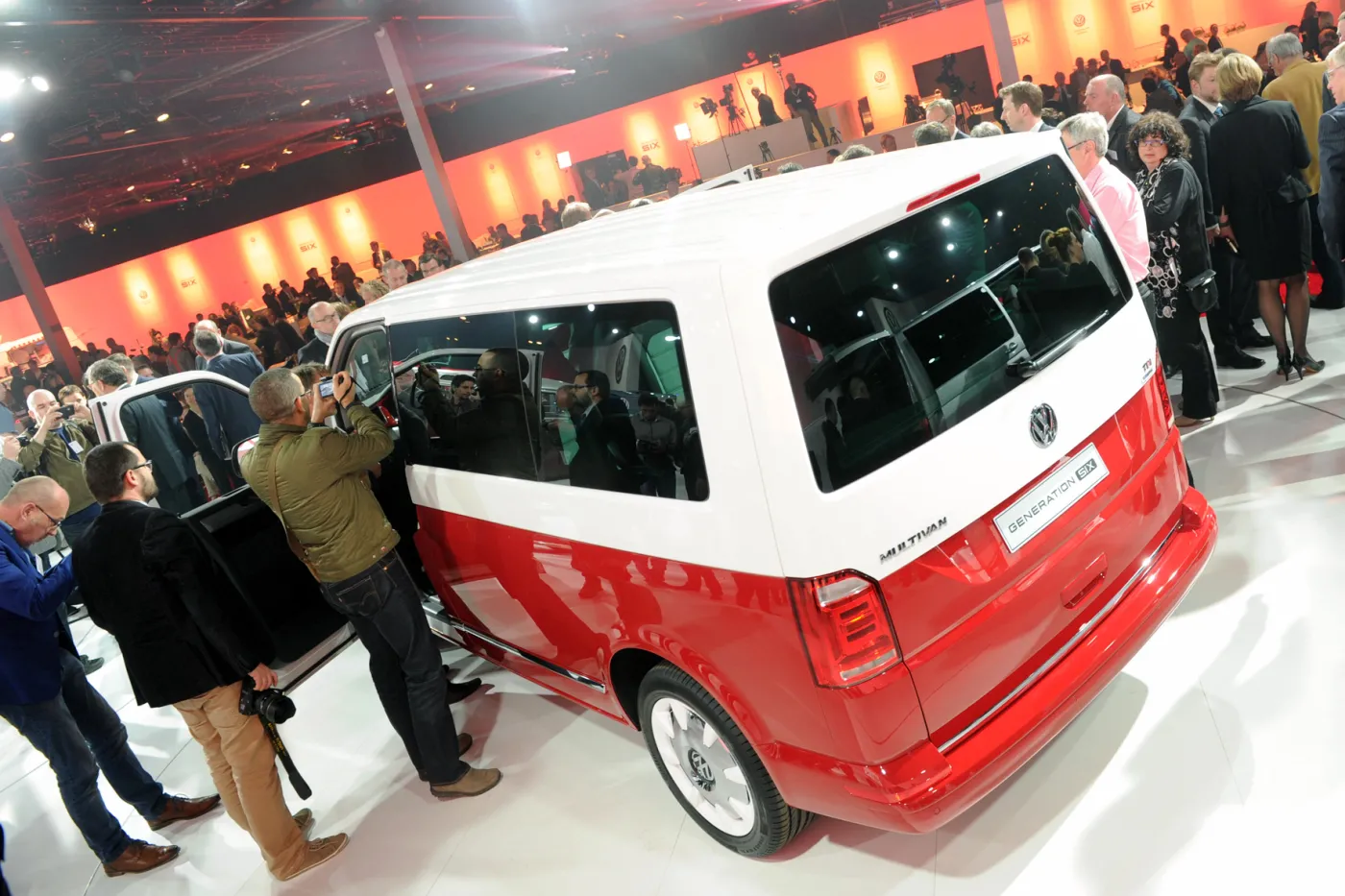 7661286-volkswagen-transporter-t6.jpg