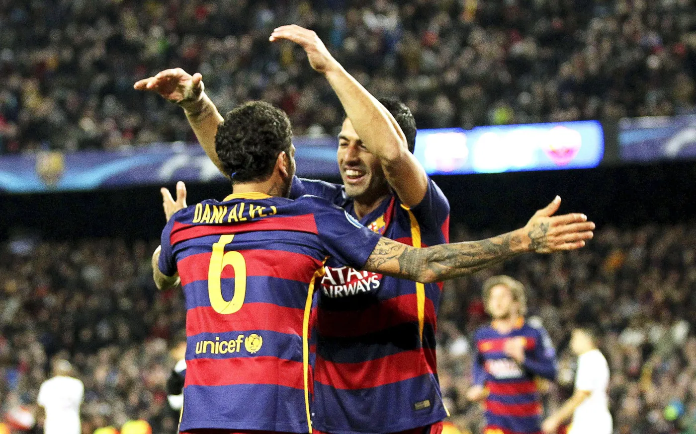 Luis Suarez i Dani Alves