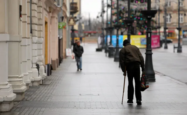 Bezdomny nie myśli o jutrze. Co zrobisz, gdy zapuka do twoich drzwi?
