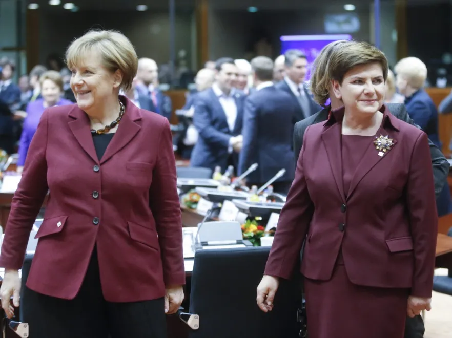 Wpadka, czy jedność dusz...? Szydło i Merkel jak modowe klony