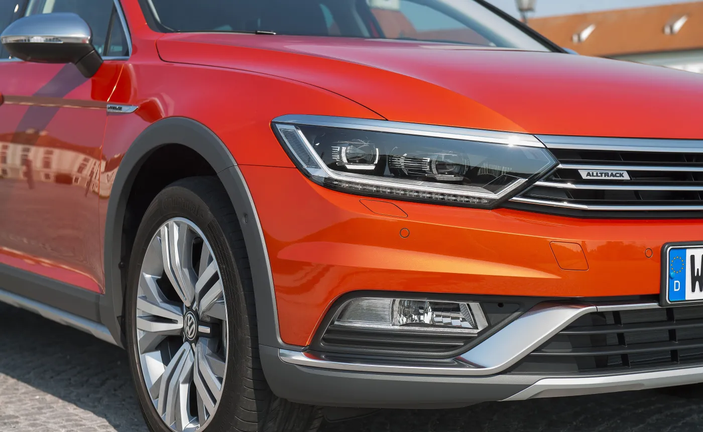 Volkswagen passat alltrack - nowy hak na polskich kierowców. W środku technologia rodem z armii
