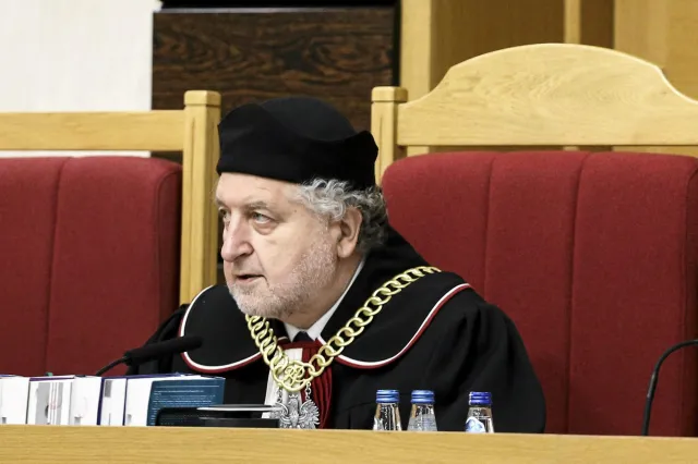 Rzepliński kpi z prezesa PiS: Słyszałem, że w gmachu Trybunału ma być siedziba Jarosława Kaczyńskiego