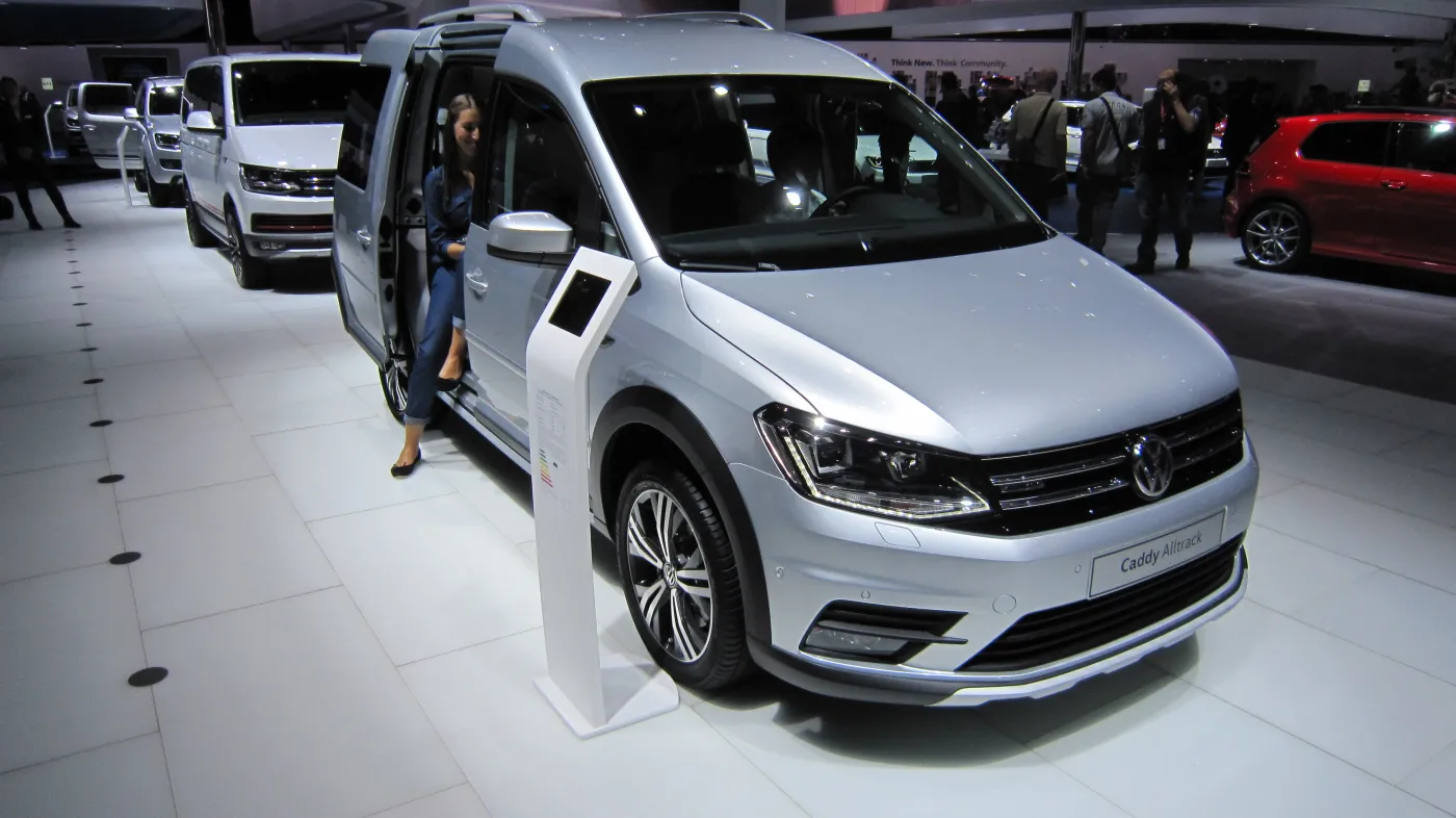 8267242-volkswagen-caddy-alltrack.jpg