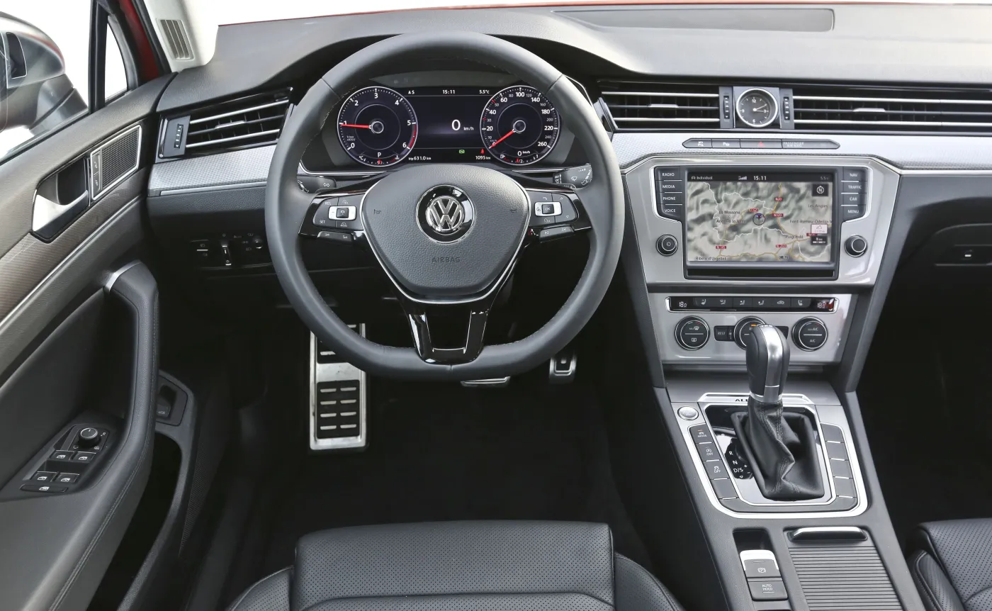 8602911-volkswagen-passat-alltrack.jpg