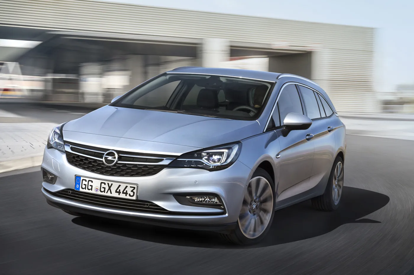 8192067-opel-astra-sports-tourer.jpg