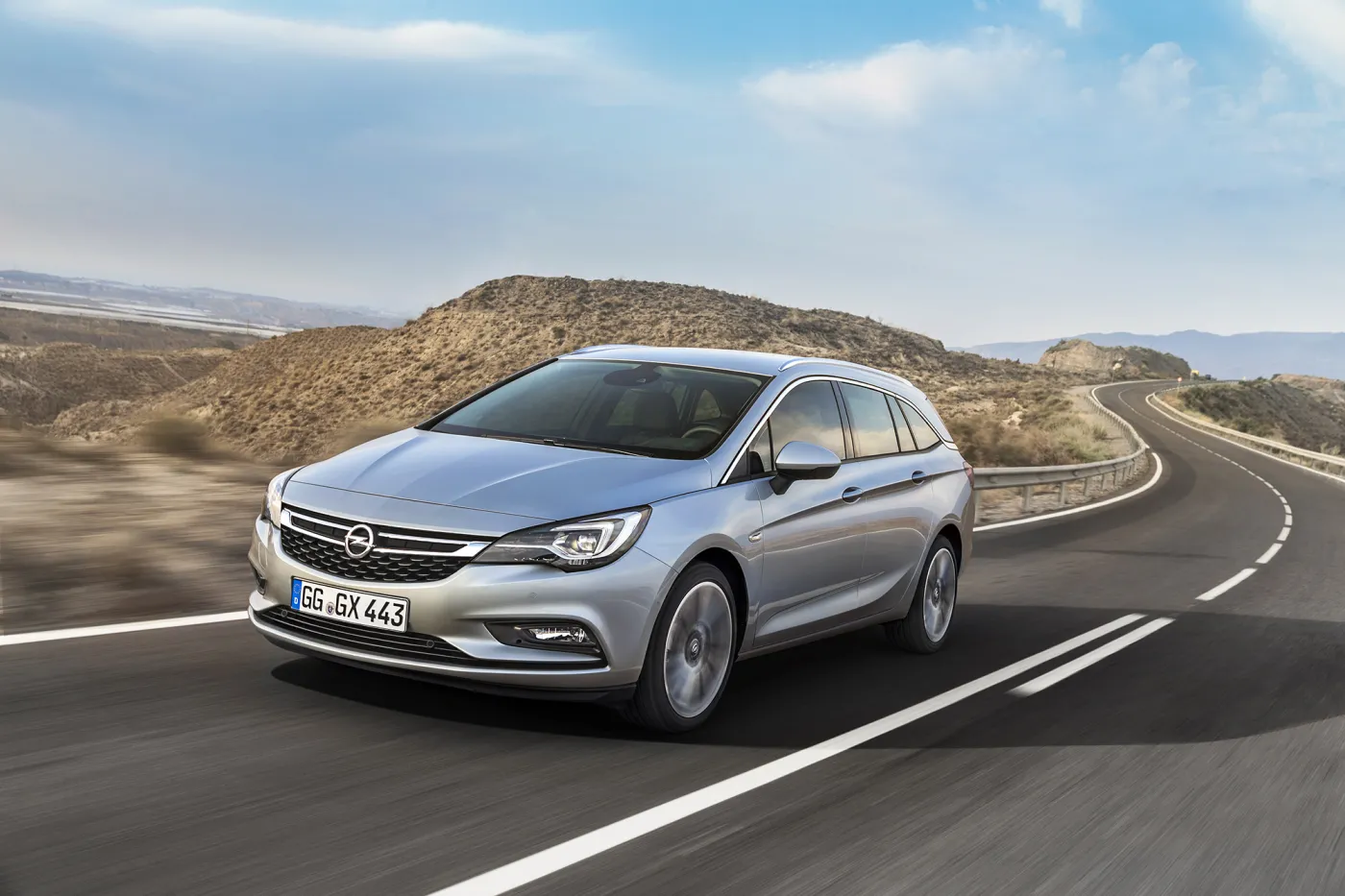 8192098-opel-astra-sports-tourer.jpg