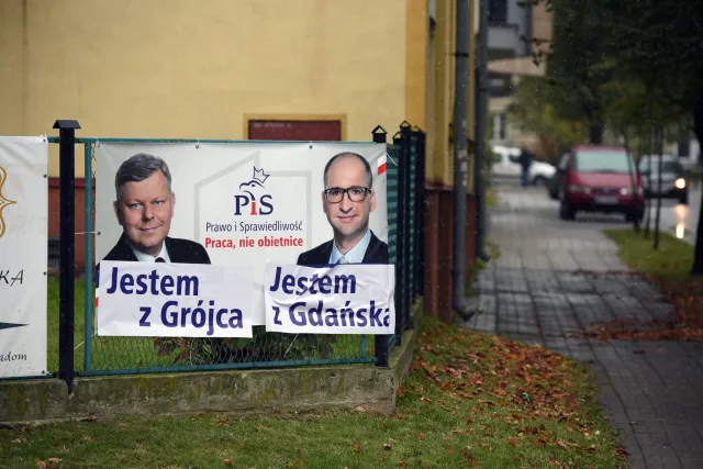 Postawili na debaty, plakaty i makijaż. Radomska kampania z kompleksami