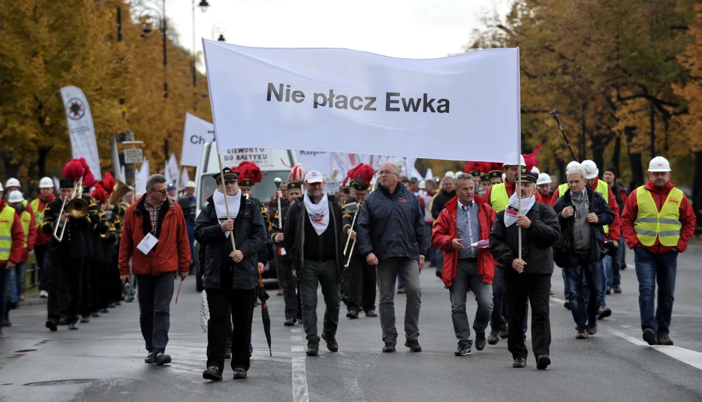 8349038-demonstracja-zwiazkowcow.jpg