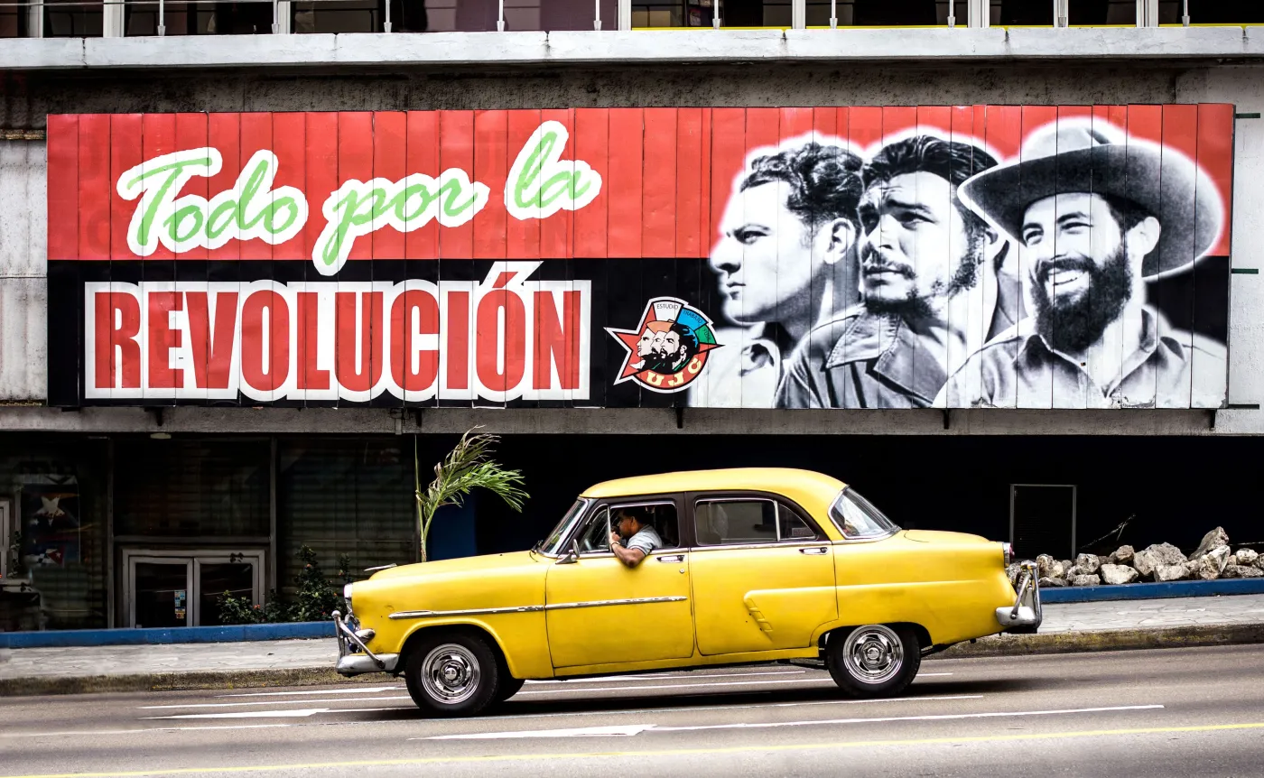 Taksówka na ulicach Hawany