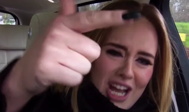 Niezła jazda z Adele: przeklina, rapuje i śpiewa w samochodzie. Ale jak! [WIDEO]