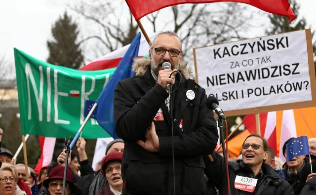 Walczy o demokrację, ale nie płaci alimentów. Kontrowersje wokół Mateusza Kijowskiego