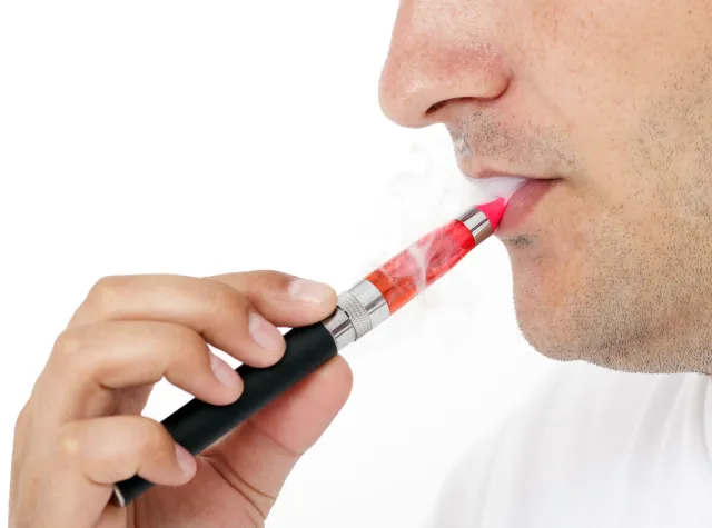 W e-papierosach są chemikalia, które mogą być szkodliwe dla zdrowia