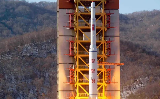 "Prezent dla wielkiego wodza Kim Dzong Una". Korea Północna: Nie zaprzestaniemy wystrzeliwania rakiet