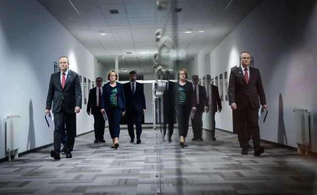 Prof. Paczkowski chwali decyzję o publikacji akt Kiszczaka. "Inaczej ludzie roznieśliby IPN"