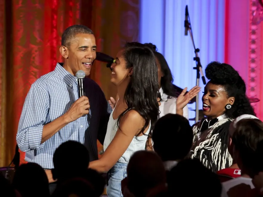 Ależ on musi ją kochać! Barack Obama podarował córce wyjątkowy prezent na 18 urodziny. FOTO