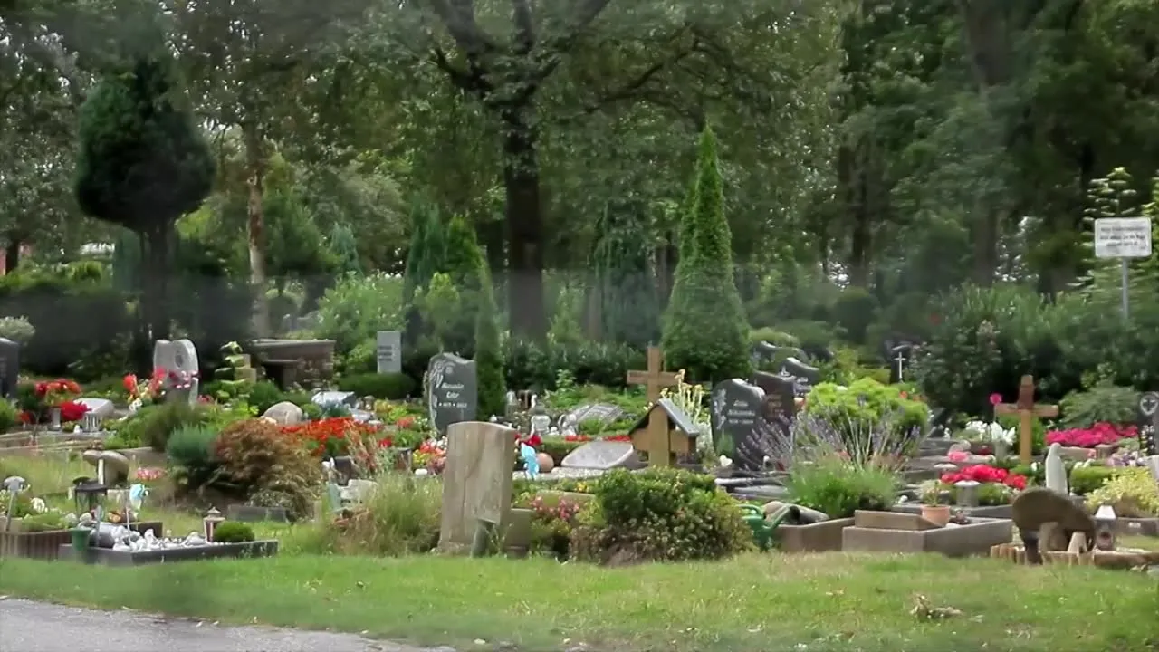 Uchodźca zgwałcił 79-latkę na cmentarzu w Nadrenii Północnej-Westfalii