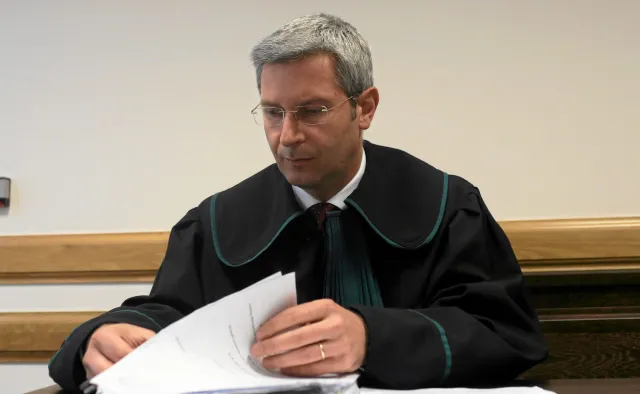 Prawnik, który przejął Chmielną 70, broni zwolnionej z ratusza żony: Czym ona zawiniła? CAŁY WYWIAD